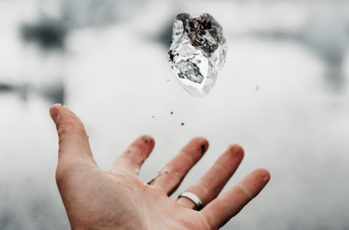 an out stretched hand with a diamond hovering over it